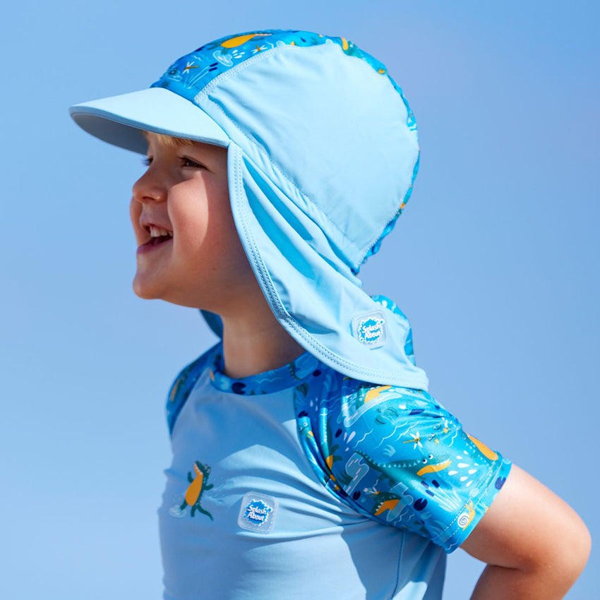 Solhatt UPF50 for barn og baby med stor skygge foran og bak