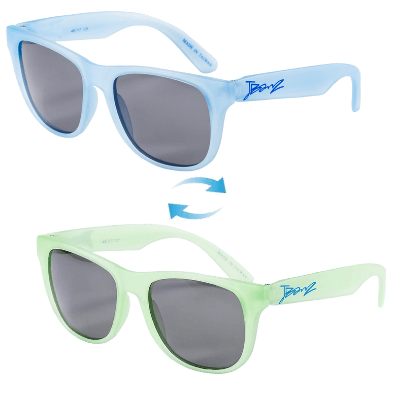 Solbrillene for barn 4-10. Skifter farge fra blå til grønne når barnet er i solen.